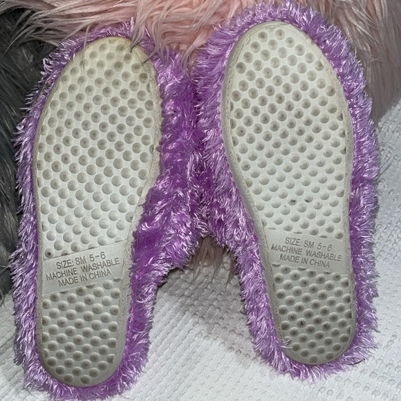 Resorts Purple Fluffy Slippers Womens 5/6 House Shoes Comfy Slip On - Picture 14 of 16